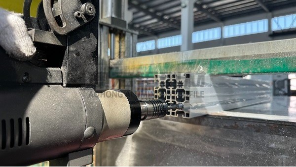 4545歐標(biāo)鋁型材中心適合攻絲嗎？